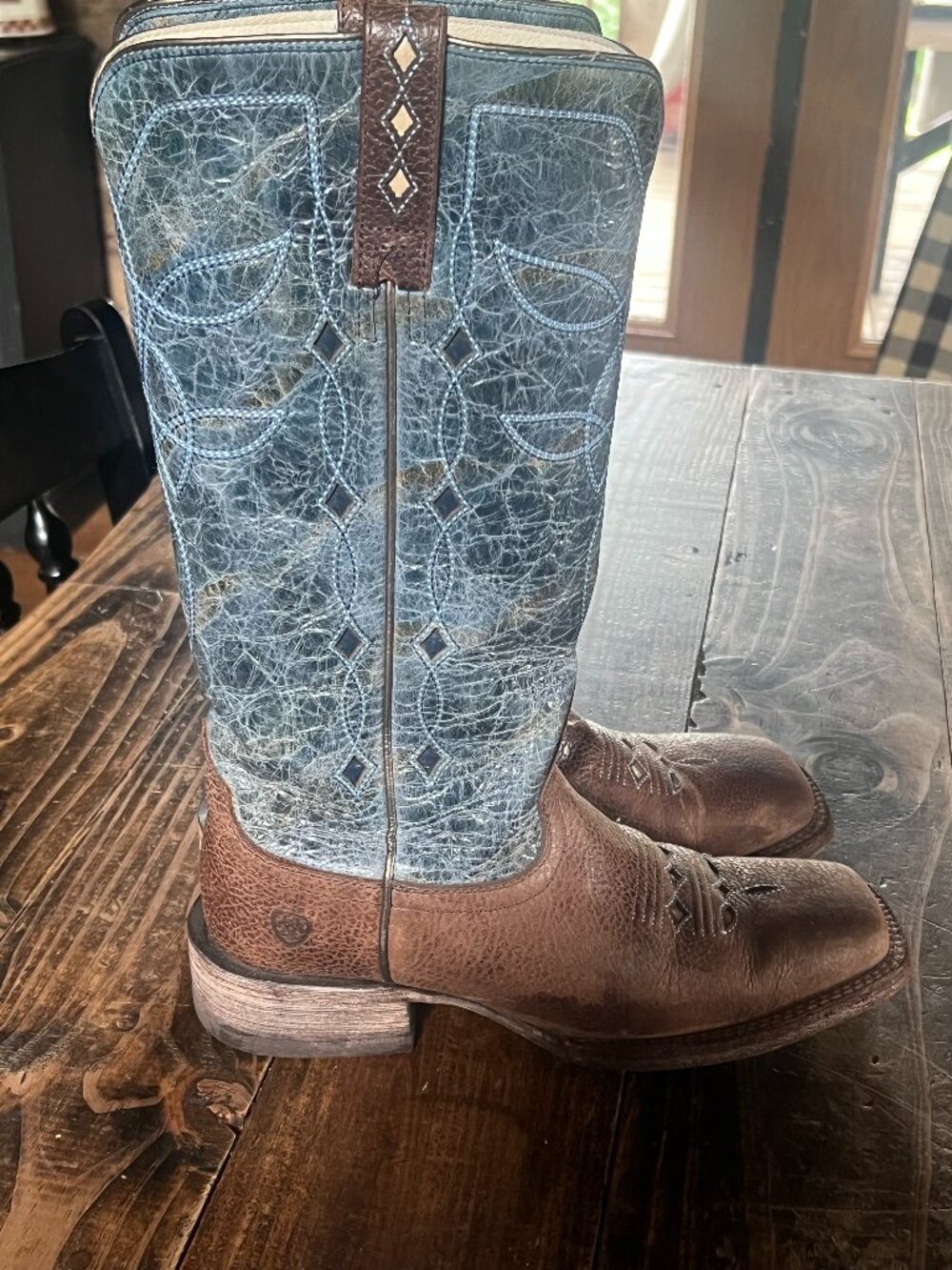 Ariat Women's Broad Square Toe Western Boots with Metallic Blue size 8.5